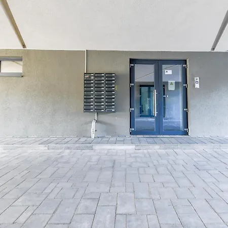 Stylish Ground Floor *