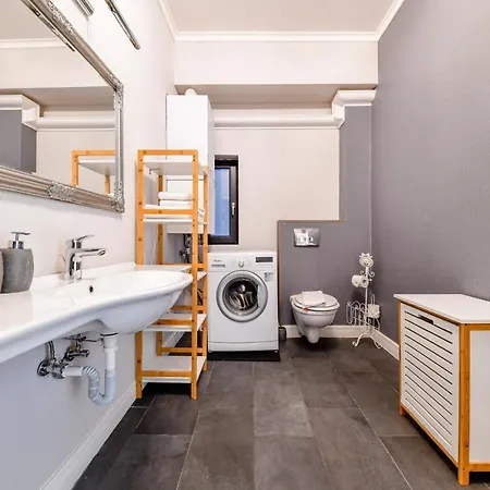 Stylish Ground Floor *
