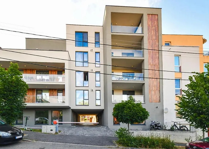 Stylish Ground Floor Апартаменти *