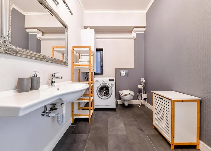 Stylish Ground Floor *